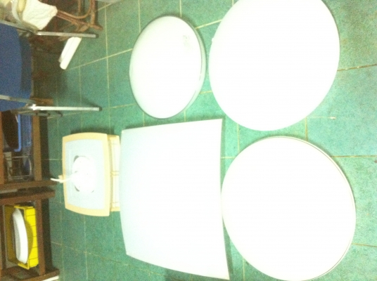 ชุดโคมไฟติดเพดาน 5 อัน ขายเหมา แต่ละอันมีดวงไฟ 3 ดวง  เปิดได้ สามจังหวะ