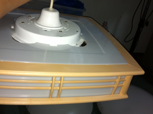 ชุดโคมไฟติดเพดาน 5 อัน ขายเหมา แต่ละอันมีดวงไฟ 3 ดวง  เปิดได้ สามจังหวะ