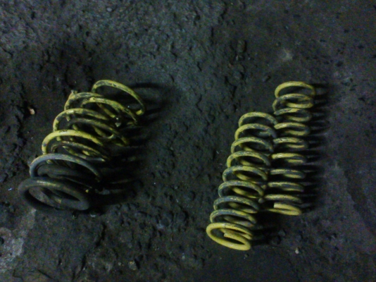 สปริงโช๊ค APEX แท้(สีเหลือง) สภาพสวย ใส่รถ BMW 525i ใช้กับโช๊คเดิมๆได้เลย ขาย 3,000