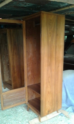 ตู้เสื้อผ้าไม้สักเก่าทำสีใหม่ 100 เปอร์เซนต์