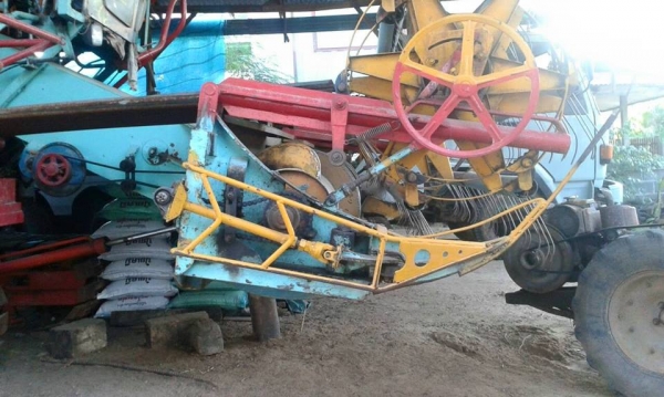 ขายรถเกี่ยวข้าว พรประภัทสร อุ้ม2ตัน เครื่อง260เทอร์โบ ตัวเดิน10 ปั้มไดกิ้น สภาพพร้อมใช้งาน สนใจโทร 090-8588220คุณนะ 093-3258446คุณบิว ID:narong498 หรือเข้าดูสินค้าอื่นๆได้ที่ www.truck.in.th/498 หรือเพจFacebook ณรงค์ ซื้อขายรถมือสอง (เว็บไซต์ส่วนตัว) หรือ