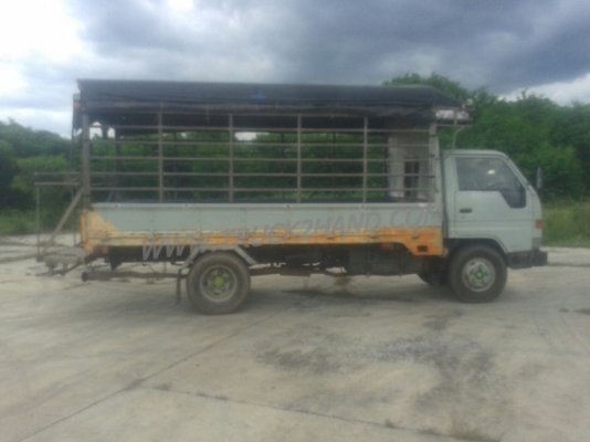 รถบรรทุก 6 ล้อ TOYOTA  รุ่น DYNA เครื่อง 4 สูบ  115 แรง คัชซี BU 141 น๊อต 5 ตัว