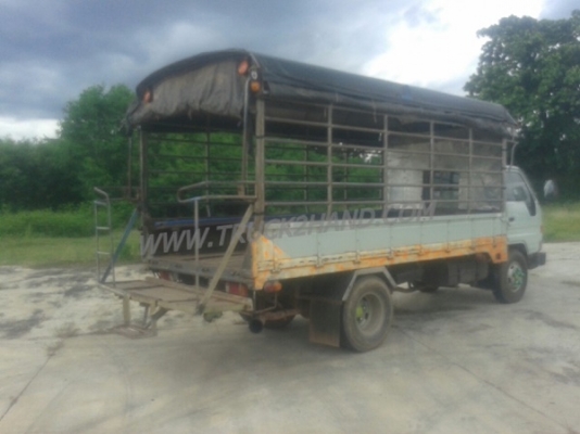 รถบรรทุก 6 ล้อ TOYOTA  รุ่น DYNA เครื่อง 4 สูบ  115 แรง คัชซี BU 141 น๊อต 5 ตัว