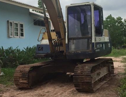 **435,000 บ.ต่อรอง/// แบคโฮ KOMATSU PC120 รุ่น 5 ไฟฟ้าครบ **ขาย KOMATSU PC120-5 แบคโฮยอดนิยม พร้อมใช้ ราคาเบา HYD.EXCAVATOR KOMATSU PC120-5 ไฟฟ้าครบ เครื่องเดิม ปั้มK3V เครื่องดี แรง แน่นดี ปั้มดี แรง ทำงานดี เร็วดี ครับ บูมอาร์มดี มีตำหนิปะรอบโคน(ตามรูป)