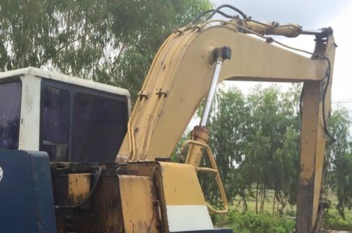 **435,000 บ.ต่อรอง/// แบคโฮ KOMATSU PC120 รุ่น 5 ไฟฟ้าครบ **ขาย KOMATSU PC120-5 แบคโฮยอดนิยม พร้อมใช้ ราคาเบา HYD.EXCAVATOR KOMATSU PC120-5 ไฟฟ้าครบ เครื่องเดิม ปั้มK3V เครื่องดี แรง แน่นดี ปั้มดี แรง ทำงานดี เร็วดี ครับ บูมอาร์มดี มีตำหนิปะรอบโคน(ตามรูป)