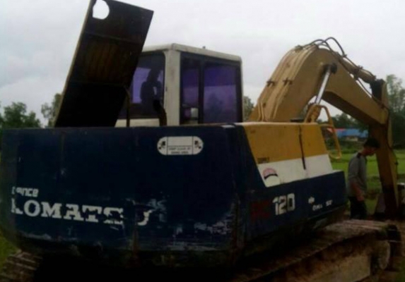 **435,000 บ.ต่อรอง/// แบคโฮ KOMATSU PC120 รุ่น 5 ไฟฟ้าครบ **ขาย KOMATSU PC120-5 แบคโฮยอดนิยม พร้อมใช้ ราคาเบา HYD.EXCAVATOR KOMATSU PC120-5 ไฟฟ้าครบ เครื่องเดิม ปั้มK3V เครื่องดี แรง แน่นดี ปั้มดี แรง ทำงานดี เร็วดี ครับ บูมอาร์มดี มีตำหนิปะรอบโคน(ตามรูป)