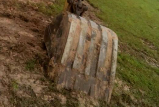 **435,000 บ.ต่อรอง/// แบคโฮ KOMATSU PC120 รุ่น 5 ไฟฟ้าครบ **ขาย KOMATSU PC120-5 แบคโฮยอดนิยม พร้อมใช้ ราคาเบา HYD.EXCAVATOR KOMATSU PC120-5 ไฟฟ้าครบ เครื่องเดิม ปั้มK3V เครื่องดี แรง แน่นดี ปั้มดี แรง ทำงานดี เร็วดี ครับ บูมอาร์มดี มีตำหนิปะรอบโคน(ตามรูป)