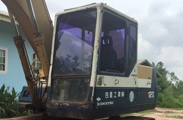 **435,000 บ.ต่อรอง/// แบคโฮ KOMATSU PC120 รุ่น 5 ไฟฟ้าครบ **ขาย KOMATSU PC120-5 แบคโฮยอดนิยม พร้อมใช้ ราคาเบา HYD.EXCAVATOR KOMATSU PC120-5 ไฟฟ้าครบ เครื่องเดิม ปั้มK3V เครื่องดี แรง แน่นดี ปั้มดี แรง ทำงานดี เร็วดี ครับ บูมอาร์มดี มีตำหนิปะรอบโคน(ตามรูป)