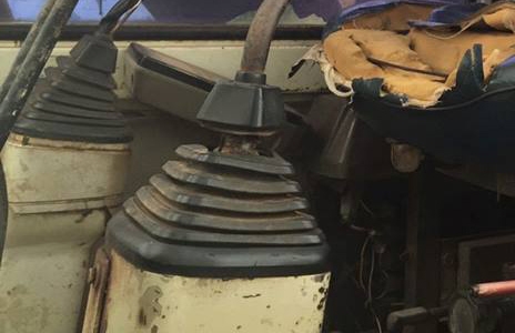 **435,000 บ.ต่อรอง/// แบคโฮ KOMATSU PC120 รุ่น 5 ไฟฟ้าครบ **ขาย KOMATSU PC120-5 แบคโฮยอดนิยม พร้อมใช้ ราคาเบา HYD.EXCAVATOR KOMATSU PC120-5 ไฟฟ้าครบ เครื่องเดิม ปั้มK3V เครื่องดี แรง แน่นดี ปั้มดี แรง ทำงานดี เร็วดี ครับ บูมอาร์มดี มีตำหนิปะรอบโคน(ตามรูป)