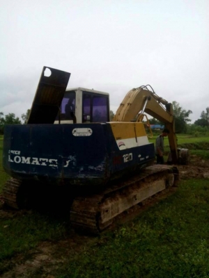 **435,000 บ.ต่อรอง/// แบคโฮ KOMATSU PC120 รุ่น 5 ไฟฟ้าครบ **ขาย KOMATSU PC120-5 แบคโฮยอดนิยม พร้อมใช้ ราคาเบา HYD.EXCAVATOR KOMATSU PC120-5 ไฟฟ้าครบ เครื่องเดิม ปั้มK3V เครื่องดี แรง แน่นดี ปั้มดี แรง ทำงานดี เร็วดี ครับ บูมอาร์มดี มีตำหนิปะรอบโคน(ตามรูป)