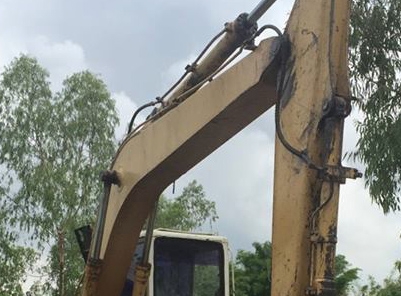 **435,000 บ.ต่อรอง/// แบคโฮ KOMATSU PC120 รุ่น 5 ไฟฟ้าครบ **ขาย KOMATSU PC120-5 แบคโฮยอดนิยม พร้อมใช้ ราคาเบา HYD.EXCAVATOR KOMATSU PC120-5 ไฟฟ้าครบ เครื่องเดิม ปั้มK3V เครื่องดี แรง แน่นดี ปั้มดี แรง ทำงานดี เร็วดี ครับ บูมอาร์มดี มีตำหนิปะรอบโคน(ตามรูป)