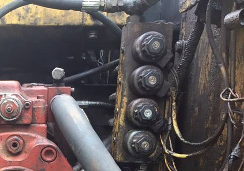 **435,000 บ.ต่อรอง/// แบคโฮ KOMATSU PC120 รุ่น 5 ไฟฟ้าครบ **ขาย KOMATSU PC120-5 แบคโฮยอดนิยม พร้อมใช้ ราคาเบา HYD.EXCAVATOR KOMATSU PC120-5 ไฟฟ้าครบ เครื่องเดิม ปั้มK3V เครื่องดี แรง แน่นดี ปั้มดี แรง ทำงานดี เร็วดี ครับ บูมอาร์มดี มีตำหนิปะรอบโคน(ตามรูป)