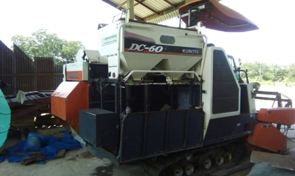 ขายรถเกี่ยวข้าว คูโบต้า รุ่น DC 60 พลัส ปี 2009 ทะเบียนพร้อมเทลเลอร์ ราคา 300,000 บาท ขายรถเกี่ยวข้าว คูโบต้า รุ่น DC 60 พลัส ปี 2009 ทะเบียนพร้อมเทลเลอร์ ราคา 300,000 บาท