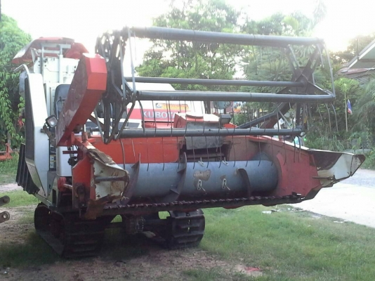 ขายรถเกี่ยวข้าว คูโบต้า รุ่น DC 60 พลัส  ปี 2009 ทะเบียนพร้อมเทลเลอร์ ราคา 300,000 บาท