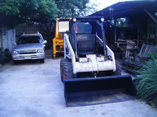 รถตักเอนกประสงค์ BOBCAT 753 รถตักเอนกประสงค์ BOBCAT 753