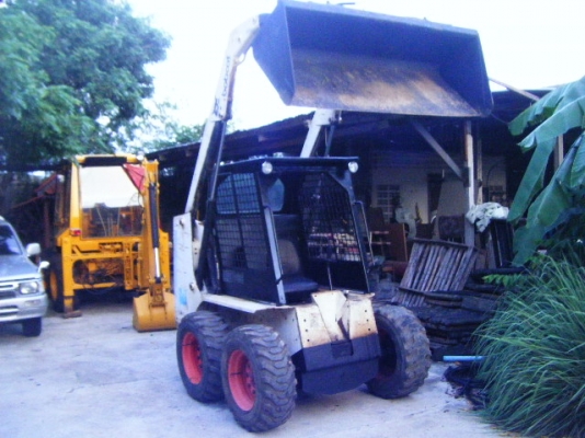รถตักเอนกประสงค์ BOBCAT 753 รถตักเอนกประสงค์ BOBCAT 753