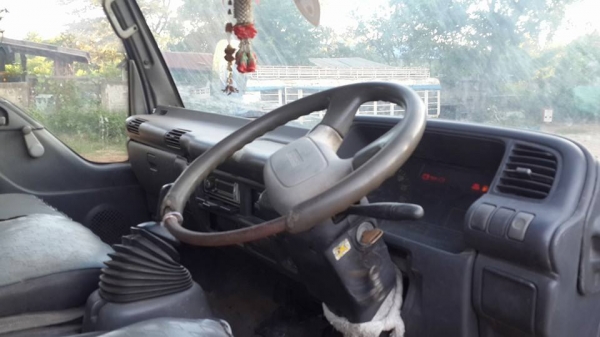 ขาย6ล้อกลางisuzu NQR130เทอร์โบว์อินเตอร์ ปี47 แชชซีสวย เครื่องเดิม เกียร์เดิม เอกสารเล่มทะเบียนพร้อมโอน