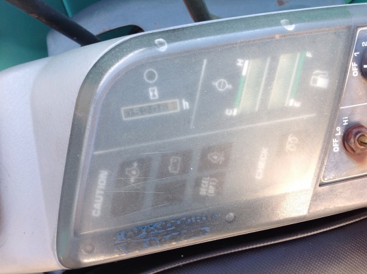 KOMATSU  25 รุ่น 7 (คอลโทนสั้นนำ้มัน)  มี VDOให้ชม  (แทรคเหล็กใหม่มือ 1)มีเอกสาร ติดต่อ 085-5632278 (ราคาต่อรองได้)