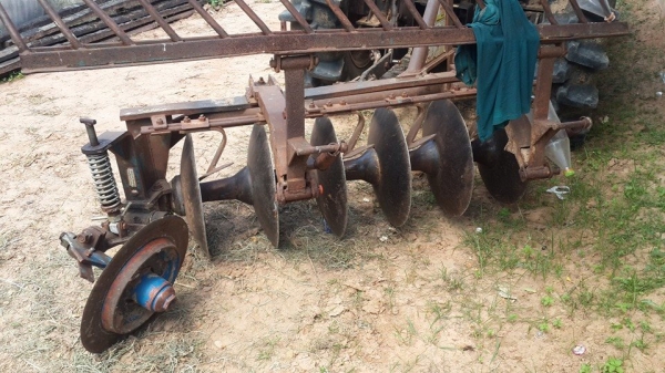 ขายรถไถแทรคเตอร์ ยูโร55 เอกสารอินวอยซ์ 4&times;4 อุปกรณ์ใบดัน ผานหลัง สภาพพร้อมใช้งาน ยางดี เครื่องดี