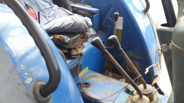 ขายรถไถแทรคเตอร์ ยูโร55 เอกสารอินวอยซ์ 4&times;4 อุปกรณ์ใบดัน ผานหลัง สภาพพร้อมใช้งาน ยางดี เครื่องดี