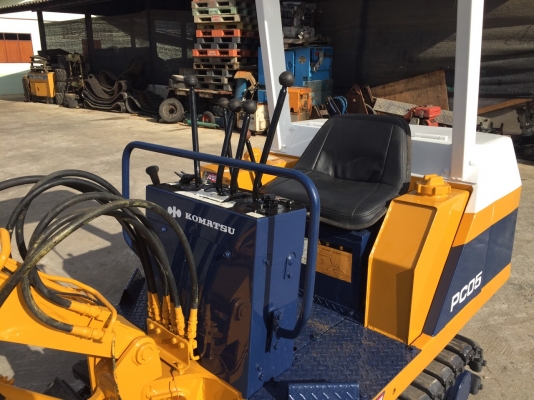 รถขุดเล็ก KOMATSU PC05-2 ทำสีใหม่ มือสองนำเข้าญี่ปุ่น