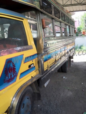 รถโดยสาร ISUZU 6 ล้อ กระบะสองแถวเป็นสเตนเลสทั้งลูก สามารถเปิด-ปิดหน้าต่างแบบยกขึ้นลงได้ ปี 2523 รถโดยสาร ISUZU 6 ล้อ กระบะสองแถวเป็นสเตนเลสทั้งลูก สามารถเปิด-ปิดหน้าต่างแบบยกขึ้นลงได้ ปี 2523