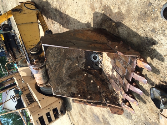 ขาย บุ้งกี๋ KOMATSU PC200 รุ่น7 ราคา 30000 บาท