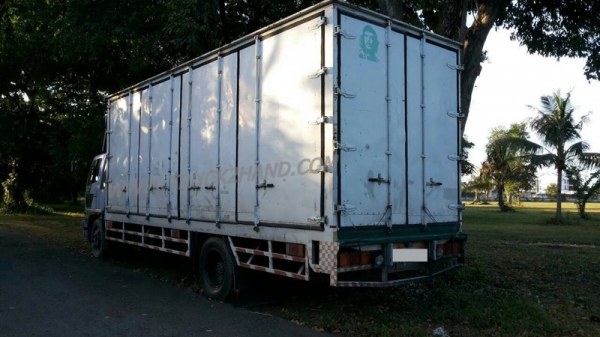 รถบรรทุก 6 ล้อ HINO ตู้บรรทุก 210 แรงม้า ปีจดทะเบียน 2542 รถบรรทุก 6 ล้อ HINO ตู้บรรทุก 210 แรงม้า ปีจดทะเบียน 2542