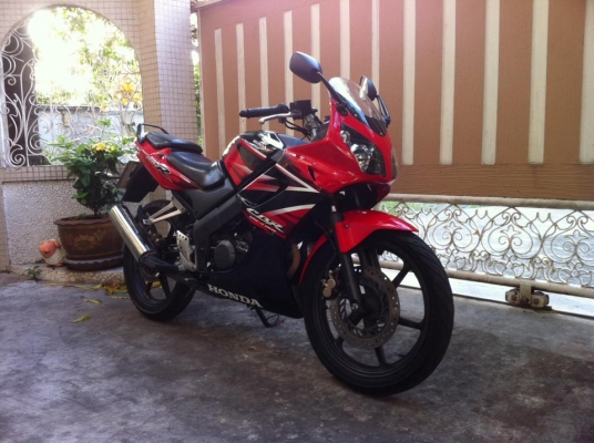 ขออนุญาติขาย HONDA CBR 150R  ตัวสุดท้าย สตา์ร์ทมือ โอนฟรี