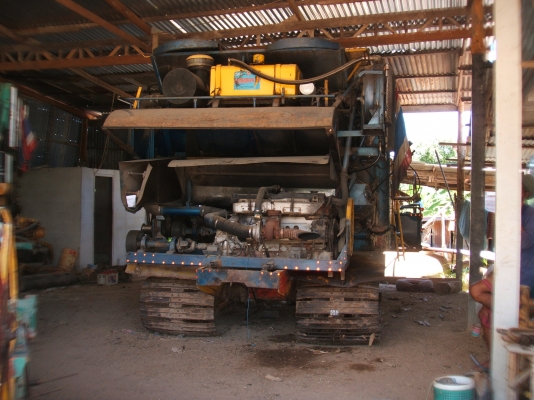 ขายรถเกี่ยวข้าวเกษตรพัฒนา ไอ้หนุ่มไวไฟ ปี 50 เครื่องยนต์อีซูซุ 210 แรงม้า ปั้มไดกิ๊นส์ เบอร์ 22 แฝด ตัวเดิน 12 HT