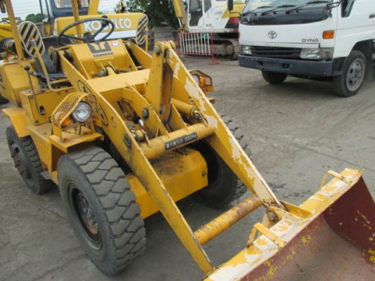 ขายรถตักYANMARขนาด2.5ตันขับ4ล้อ