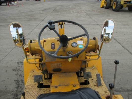 ขายรถตักYANMARขนาด2.5ตันขับ4ล้อ