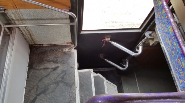 รถทัวร์ ฮีโน่ 6 ล้อ RV531P  320 แรงม้า. ปี 38   สนใจติดต่อ  081 - 6079515