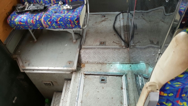 รถทัวร์ ฮีโน่ 6 ล้อ RV531P  320 แรงม้า. ปี 38   สนใจติดต่อ  081 - 6079515