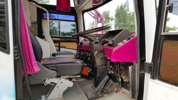 รถทัวร์ ฮีโน่ 6 ล้อ RV531P  320 แรงม้า. ปี 38   สนใจติดต่อ  081 - 6079515