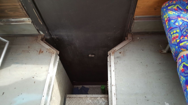 รถทัวร์ ฮีโน่ 6 ล้อ RV531P  320 แรงม้า. ปี 38   สนใจติดต่อ  081 - 6079515