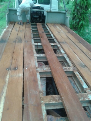 รถอีซูซุ 10 ล้อ จัมโบ้. ท้ายลาด  เปลื่ยนเครื่อง 210 แรงม้า.    สนใจติดต่อ  081 - 6079515