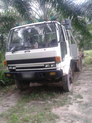 รถอีซูซุ 10 ล้อ จัมโบ้. ท้ายลาด  เปลื่ยนเครื่อง 210 แรงม้า.    สนใจติดต่อ  081 - 6079515