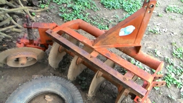 ขายผานพรวนสำหรับรถไถเล็ก  18&#039;&#039; x 4  ( ใบผานกว้าง 18 นิ้ว มี 4 ใบ )
