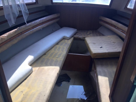 ขายเรือ 19 ฟุตยามาฮ่าเพิ่มคลิปติดเครื่องด้านในคับ