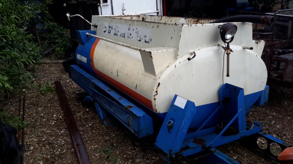 ขายถังน้ำมัน 2ช่อง เก่านอกตามสภาพสำหรับรถสี่ล้อกลาง