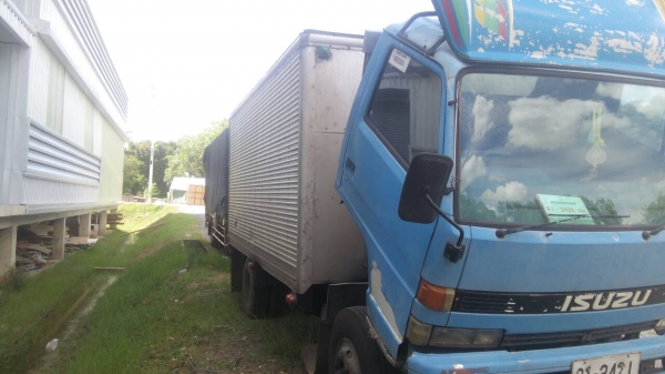 ขาย "ราคา 245,000บ ต่อรองได้" หกล้อ อีซูซุ NQD เครือง 4HF1 แอร์ พ.เวอร์ บรรทุกตู้แห้ง ยาว 4.30ม (เหมาะต่อดั้ม) ทะเบียนพร้อมโอน