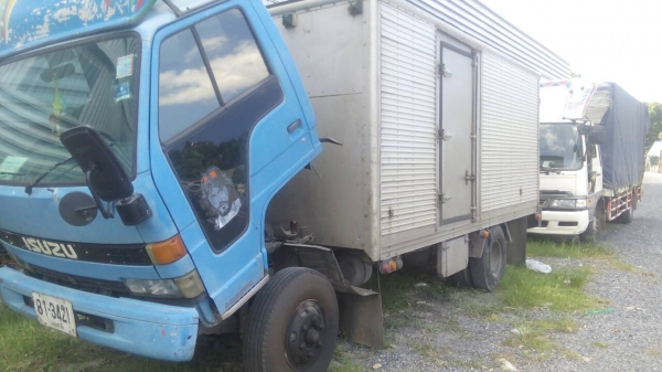 ขาย "ราคา 245,000บ ต่อรองได้" หกล้อ อีซูซุ NQD เครือง 4HF1 แอร์ พ.เวอร์ บรรทุกตู้แห้ง ยาว 4.30ม (เหมาะต่อดั้ม) ทะเบียนพร้อมโอน