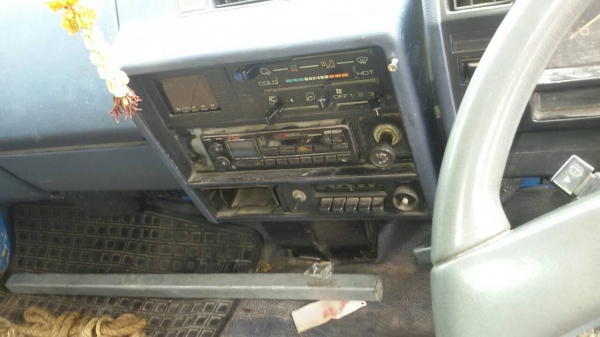 ขาย "ราคา 245,000บ ต่อรองได้" หกล้อ อีซูซุ NQD เครือง 4HF1 แอร์ พ.เวอร์ บรรทุกตู้แห้ง ยาว 4.30ม (เหมาะต่อดั้ม) ทะเบียนพร้อมโอน