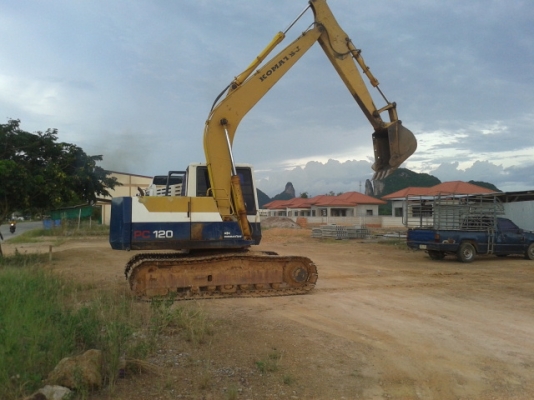 โคมัสุ  PC 120 - 5   สภาพสวยมาก ระบบไฟเต็ม พร้อมใช้งานเลย