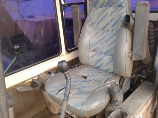 โคมัสุ  PC 120 - 5   สภาพสวยมาก ระบบไฟเต็ม พร้อมใช้งานเลย