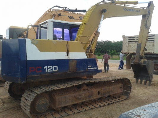 โคมัสุ  PC 120 - 5   สภาพสวยมาก ระบบไฟเต็ม พร้อมใช้งานเลย