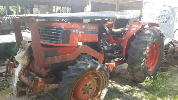 ขาย KUBOTA M5000 ขายตามสภาพเครื่องพัง เอกสารเล่มทะเบียนพร้อมโอน อุปกรณ์ดันหน้า ผานหลัง  ราคาย่อมเยาว์
