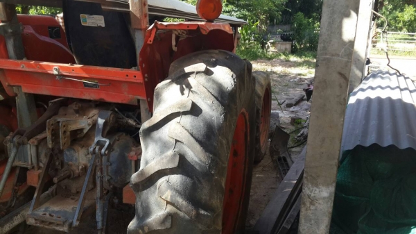 ขาย KUBOTA M5000 ขายตามสภาพเครื่องพัง เอกสารเล่มทะเบียนพร้อมโอน อุปกรณ์ดันหน้า ผานหลัง  ราคาย่อมเยาว์