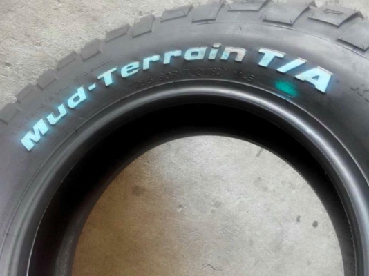 BF Goodrich KM2 ขนาด 255 80 r17 Mud-Terrainหน้าแคบ ขอบ17